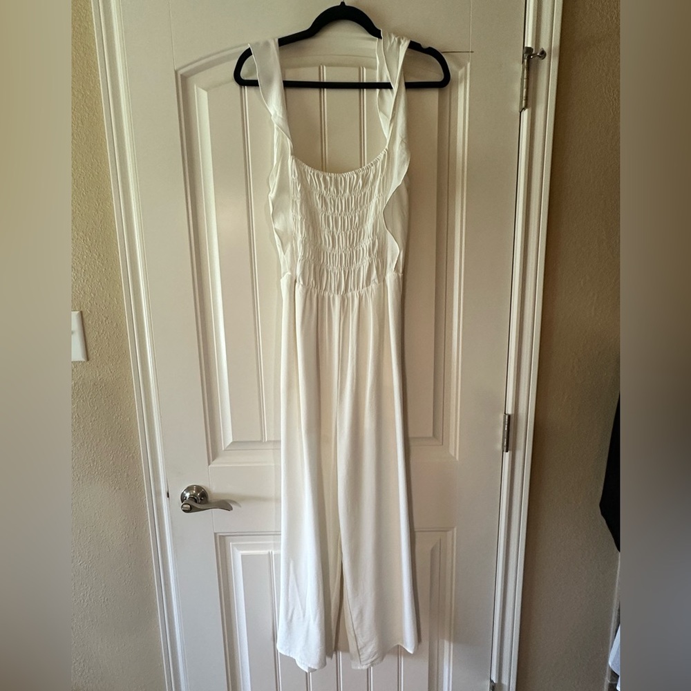Elegant White Sleeveless Jumpsuit